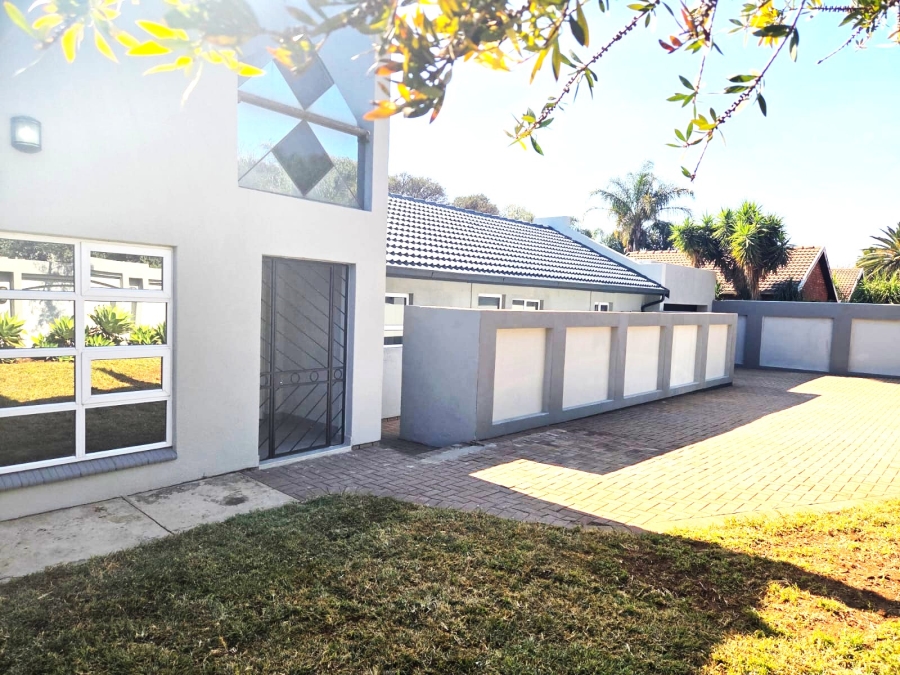 5 Bedroom Property for Sale in Wierda Park Gauteng