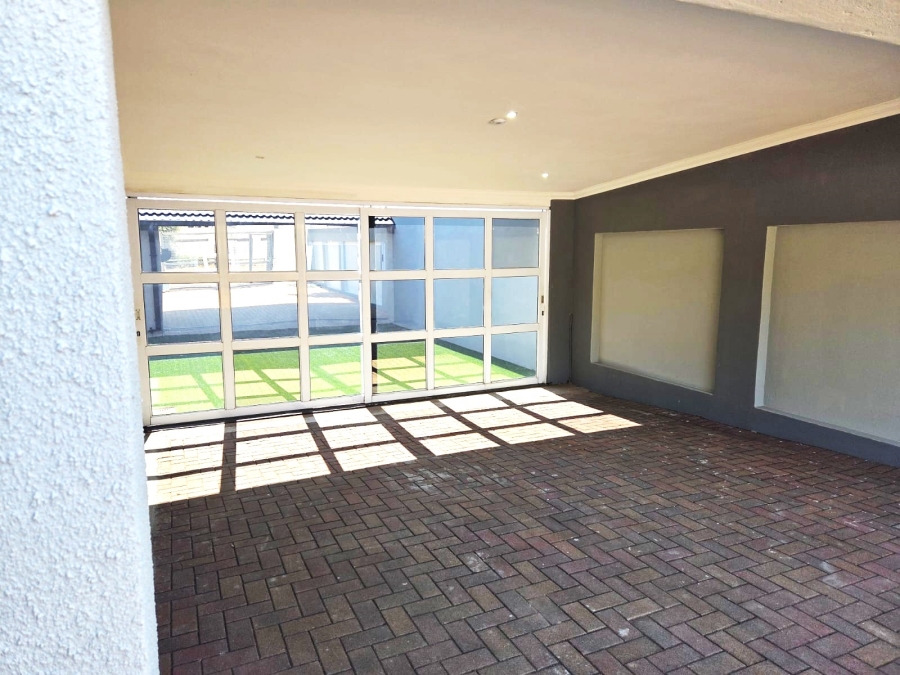 5 Bedroom Property for Sale in Wierda Park Gauteng
