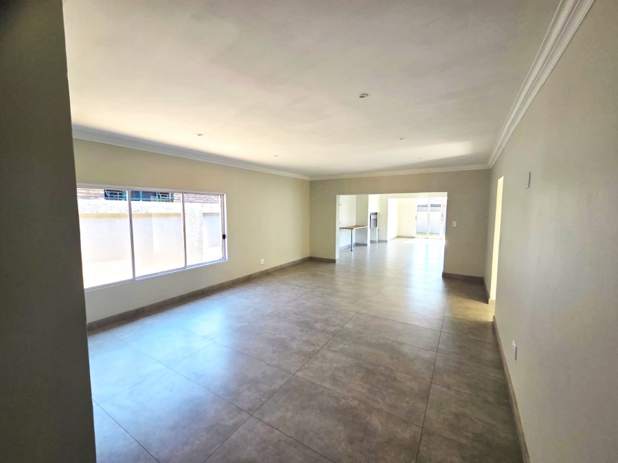 5 Bedroom Property for Sale in Wierda Park Gauteng