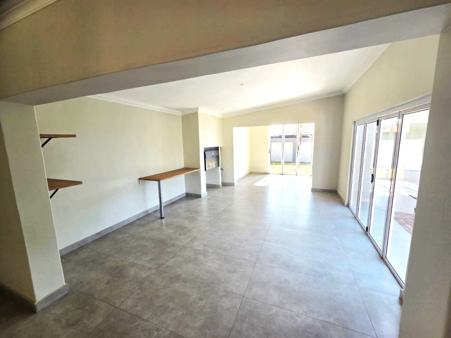 5 Bedroom Property for Sale in Wierda Park Gauteng