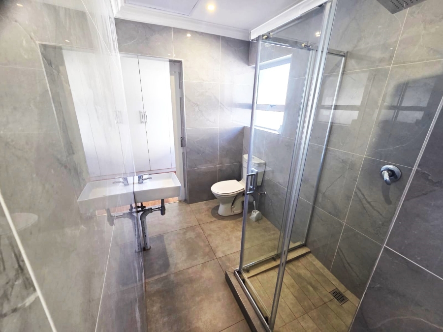5 Bedroom Property for Sale in Wierda Park Gauteng