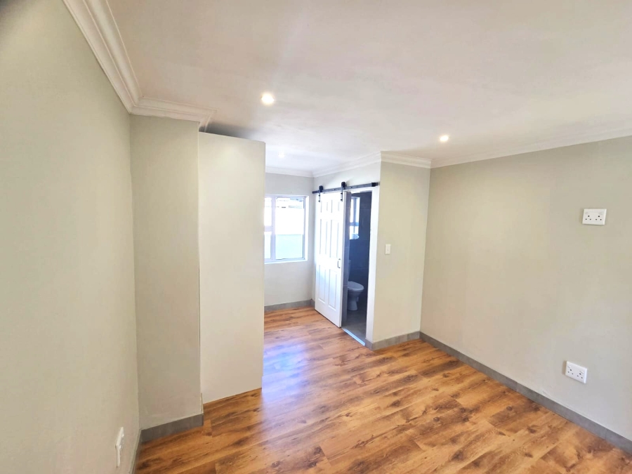 5 Bedroom Property for Sale in Wierda Park Gauteng