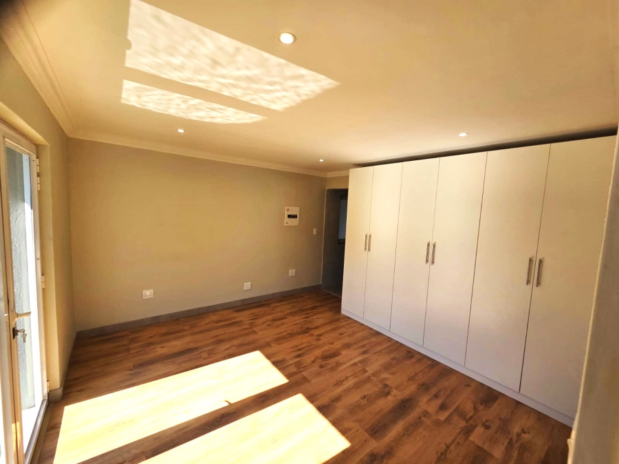 5 Bedroom Property for Sale in Wierda Park Gauteng