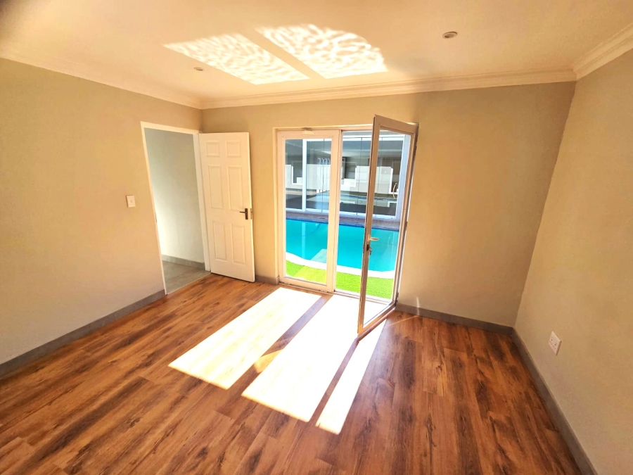 5 Bedroom Property for Sale in Wierda Park Gauteng