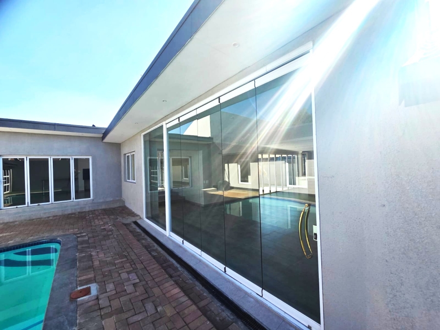 5 Bedroom Property for Sale in Wierda Park Gauteng