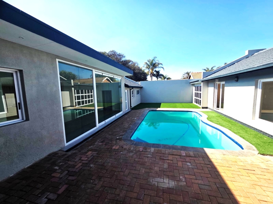 5 Bedroom Property for Sale in Wierda Park Gauteng