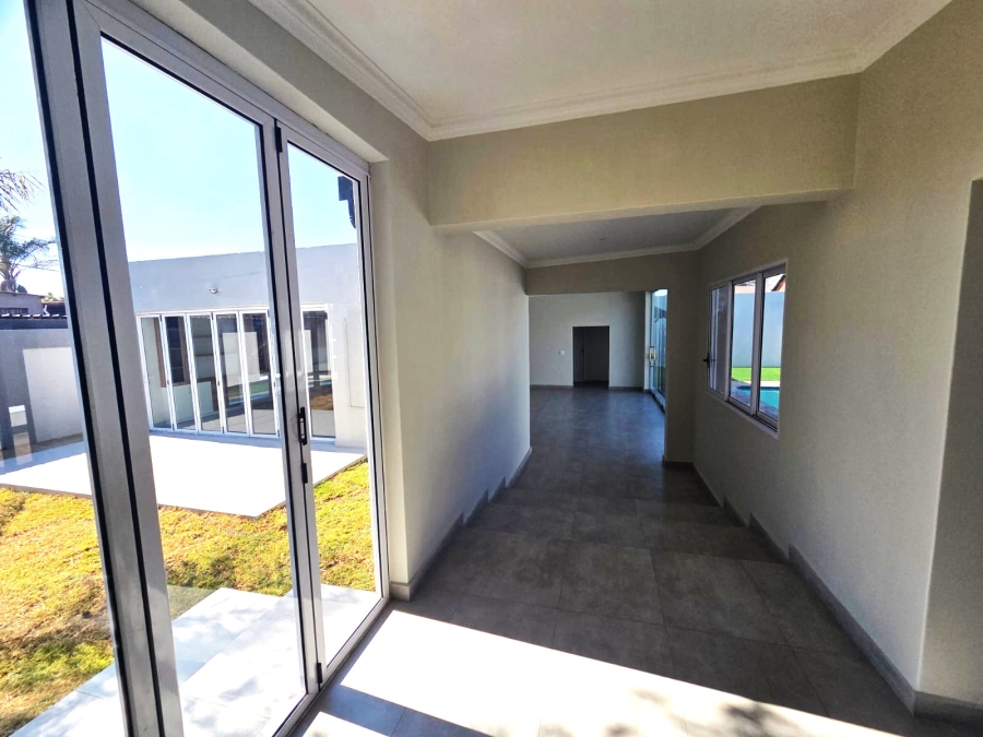 5 Bedroom Property for Sale in Wierda Park Gauteng
