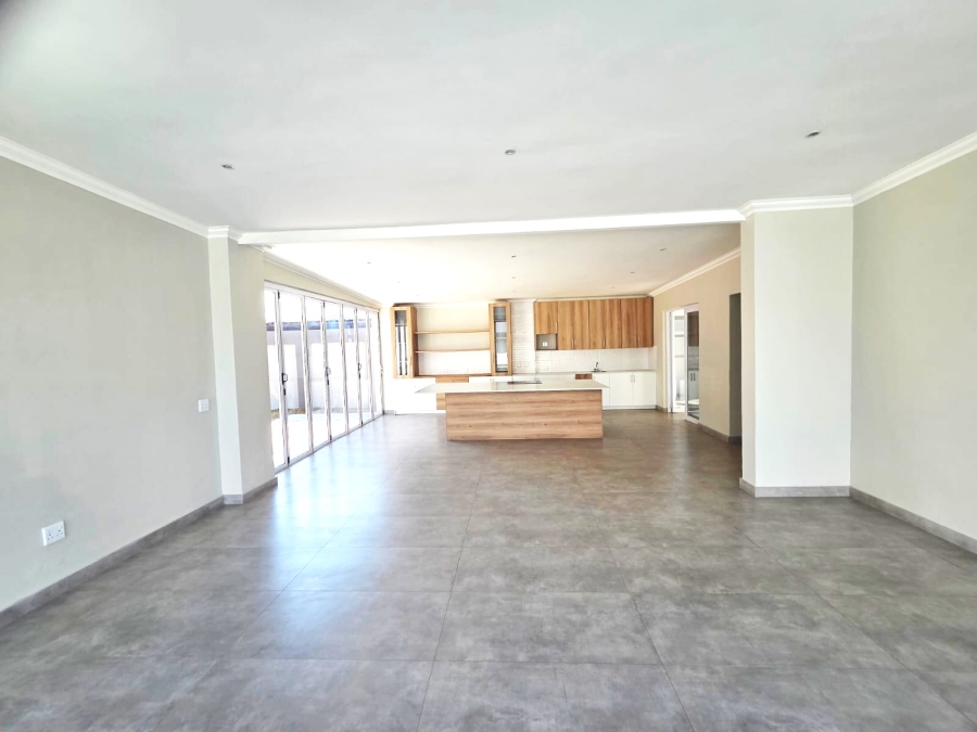 5 Bedroom Property for Sale in Wierda Park Gauteng