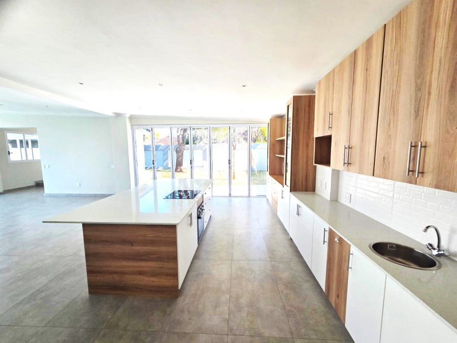 5 Bedroom Property for Sale in Wierda Park Gauteng