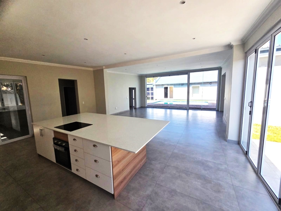 5 Bedroom Property for Sale in Wierda Park Gauteng