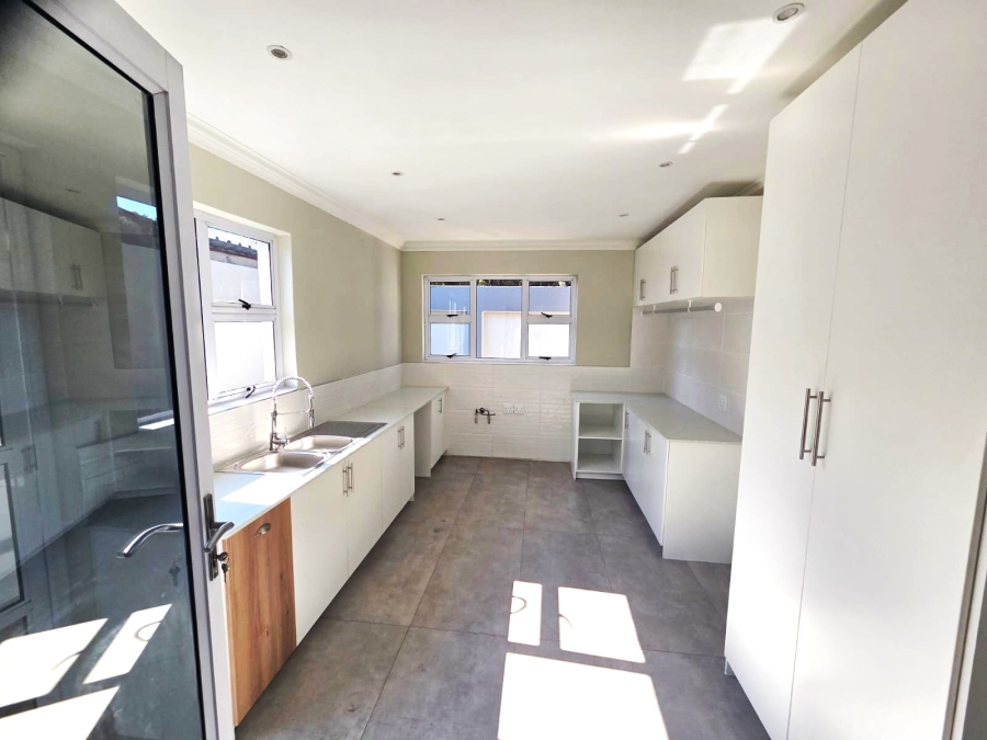 5 Bedroom Property for Sale in Wierda Park Gauteng
