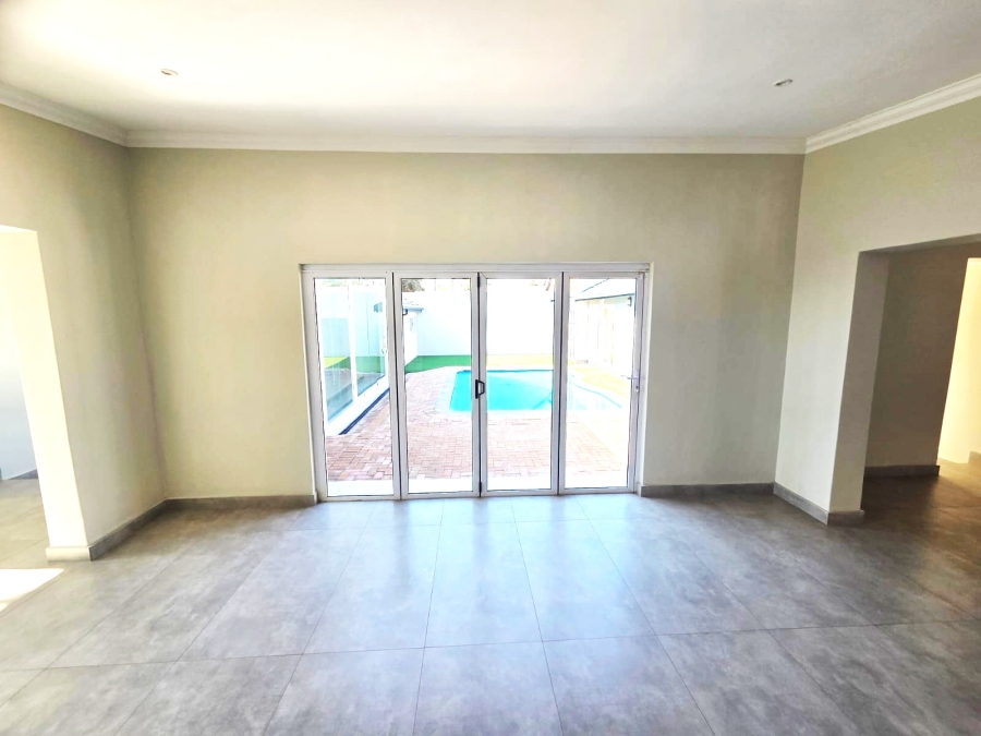 5 Bedroom Property for Sale in Wierda Park Gauteng