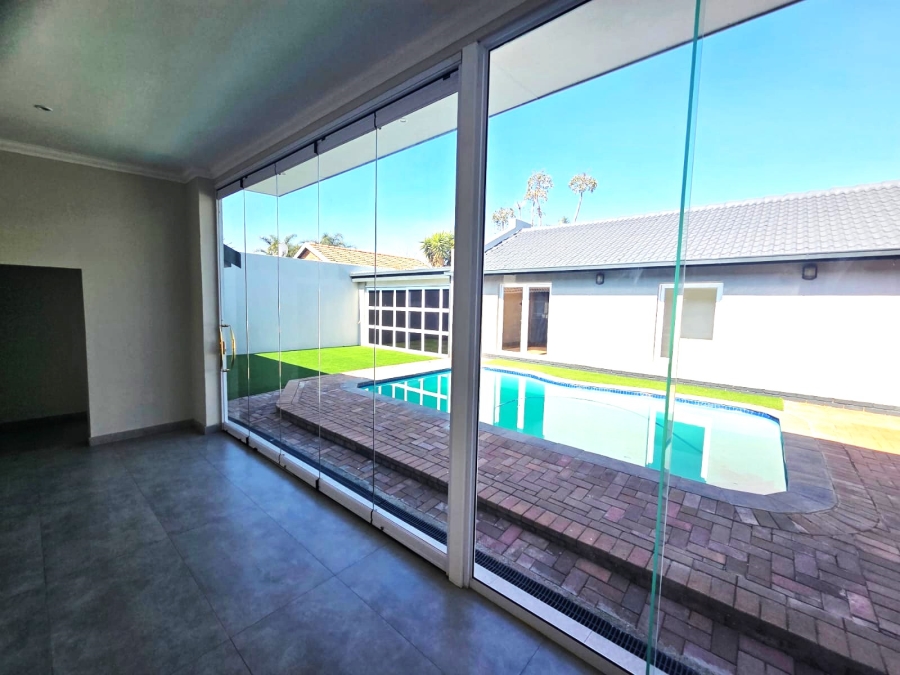 5 Bedroom Property for Sale in Wierda Park Gauteng