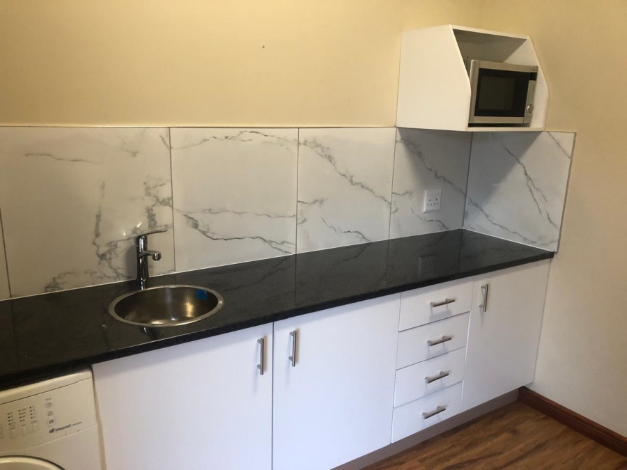 To Let 1 Bedroom Property for Rent in Silver Lakes Golf Estate Gauteng