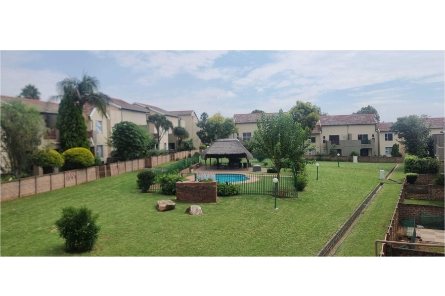 To Let 2 Bedroom Property for Rent in Bromhof Gauteng