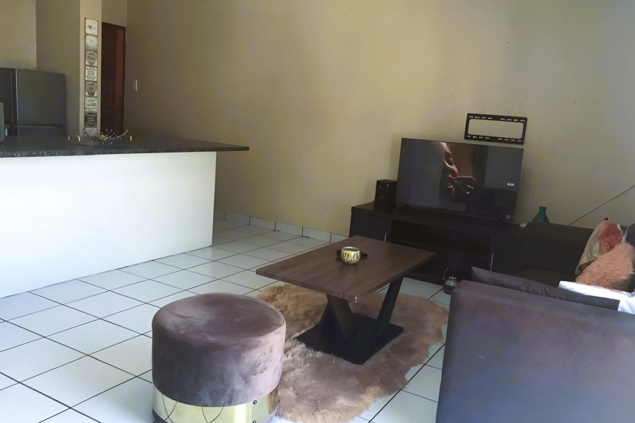 To Let 2 Bedroom Property for Rent in Bromhof Gauteng