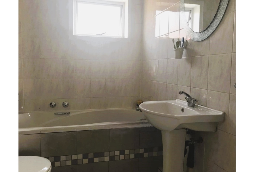 To Let 2 Bedroom Property for Rent in Bromhof Gauteng