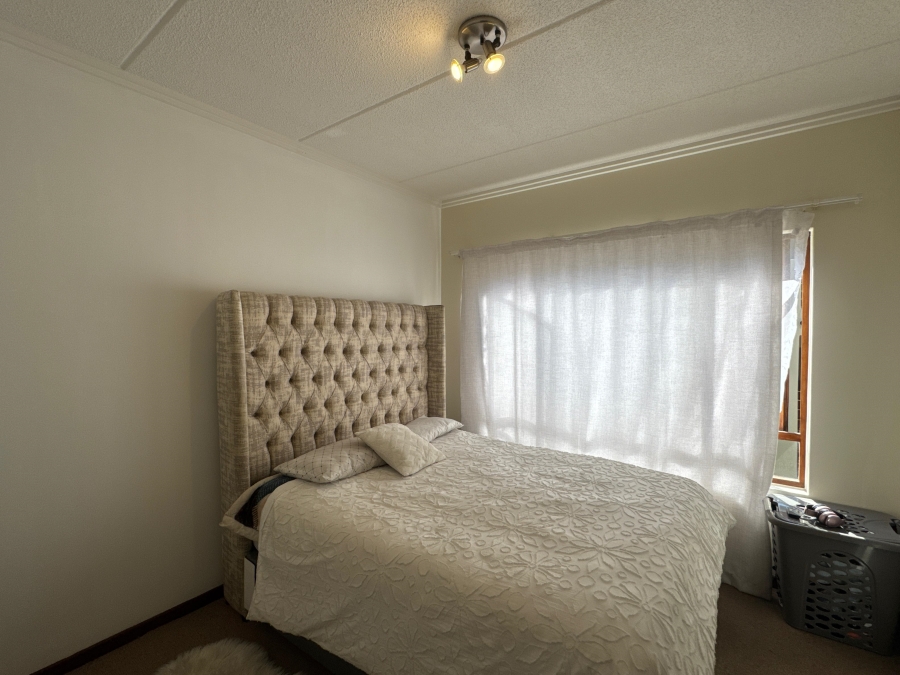 To Let 1 Bedroom Property for Rent in Beverley Gauteng