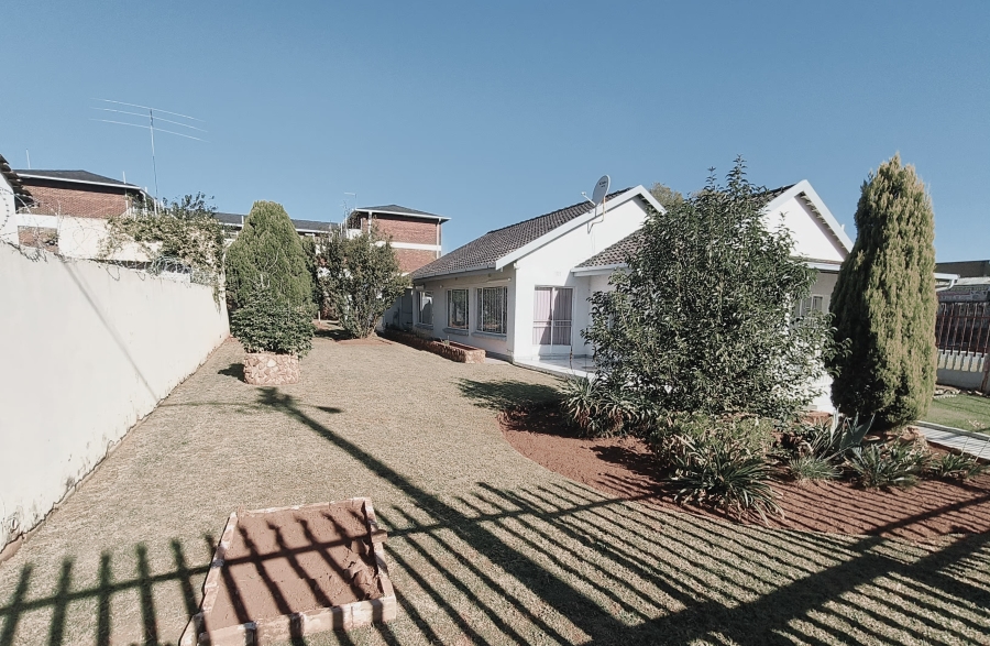 To Let 3 Bedroom Property for Rent in Lindhaven Gauteng