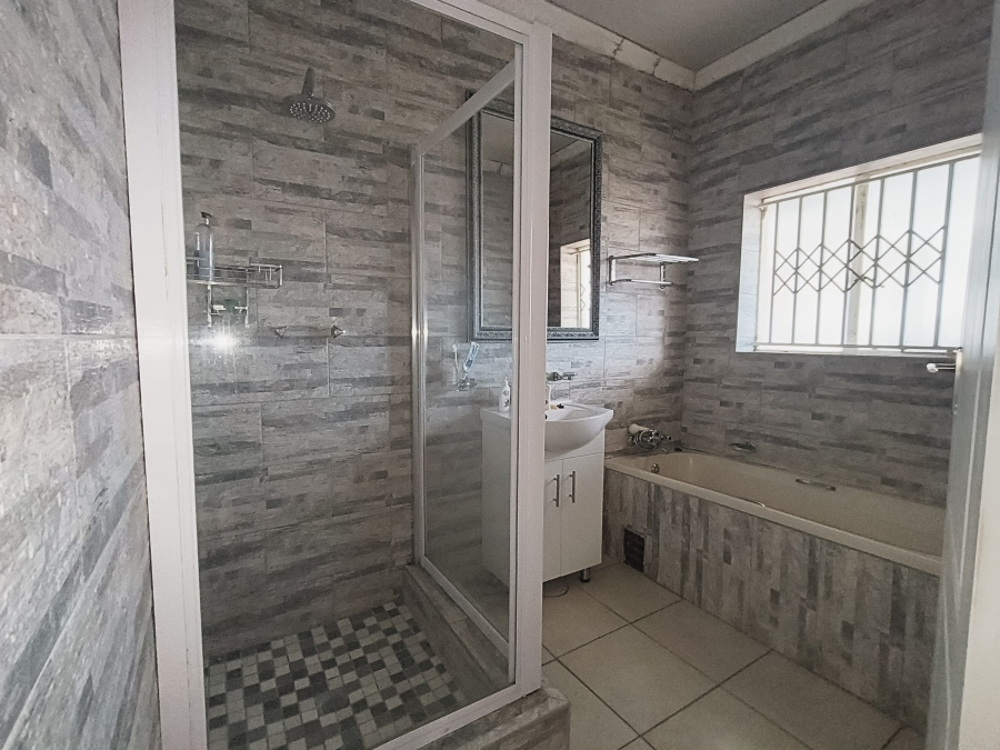 To Let 3 Bedroom Property for Rent in Lindhaven Gauteng