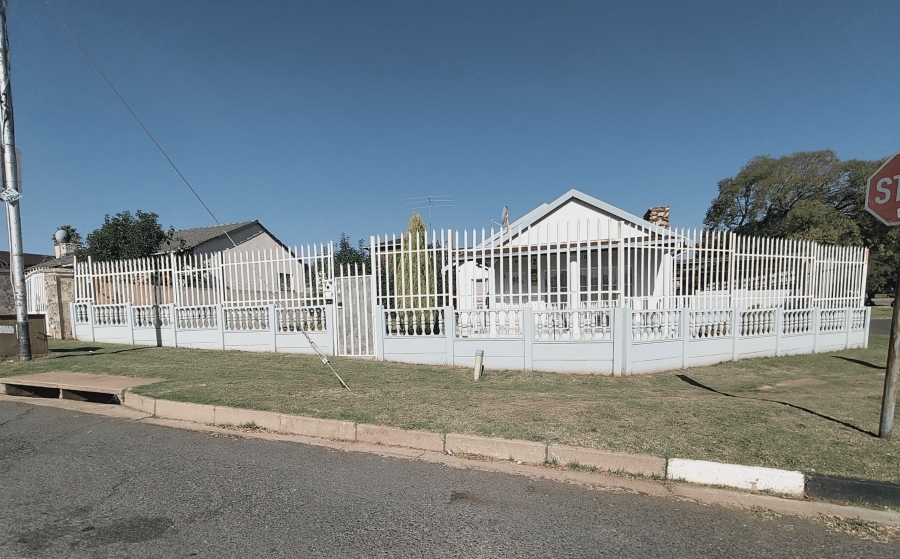 To Let 3 Bedroom Property for Rent in Lindhaven Gauteng