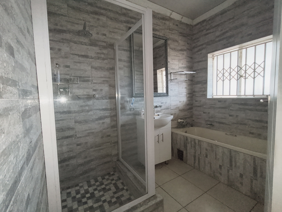To Let 3 Bedroom Property for Rent in Lindhaven Gauteng