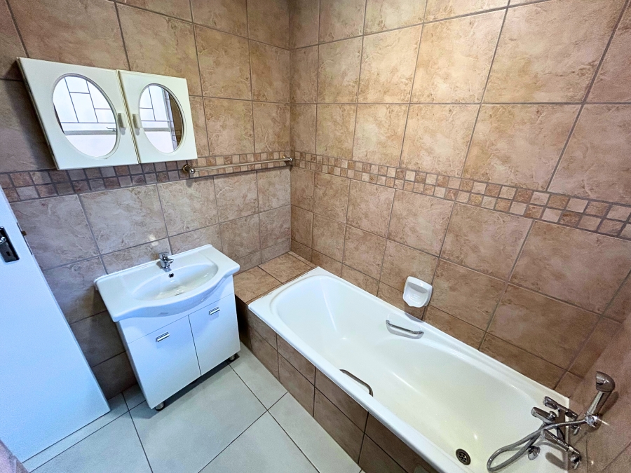 2 Bedroom Property for Sale in Amberfield Gauteng