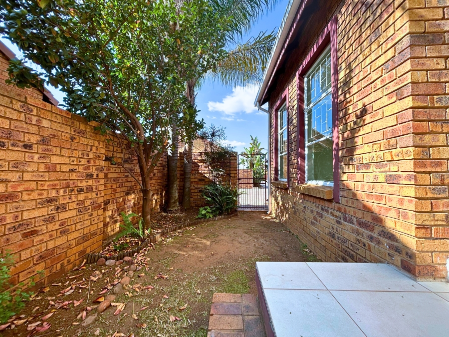 2 Bedroom Property for Sale in Amberfield Gauteng