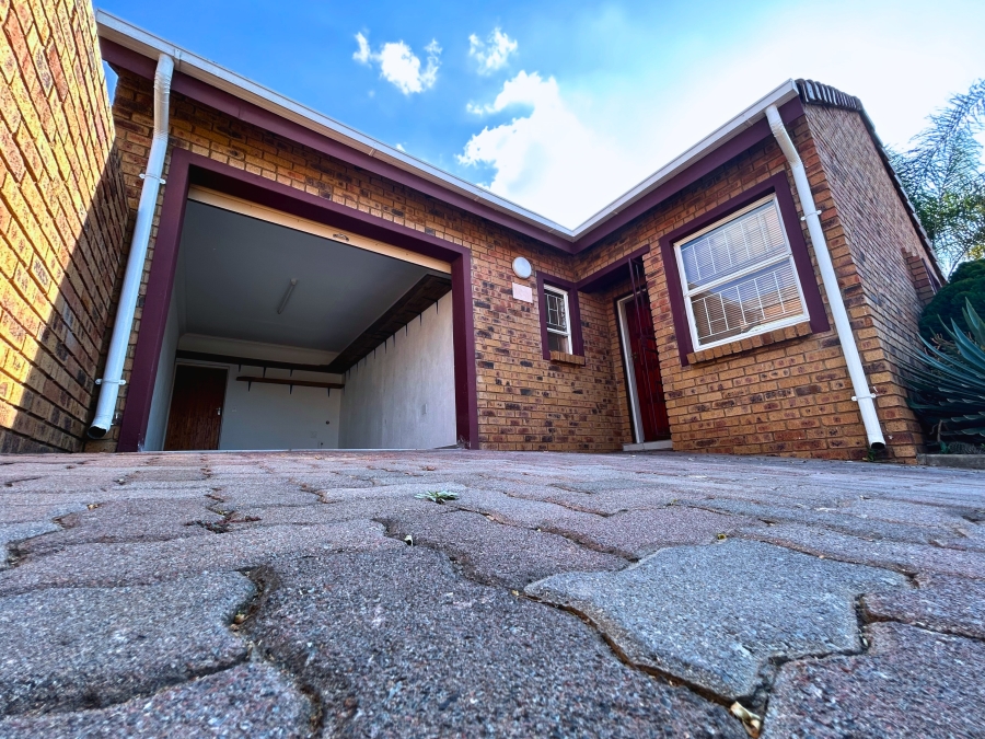 2 Bedroom Property for Sale in Amberfield Gauteng