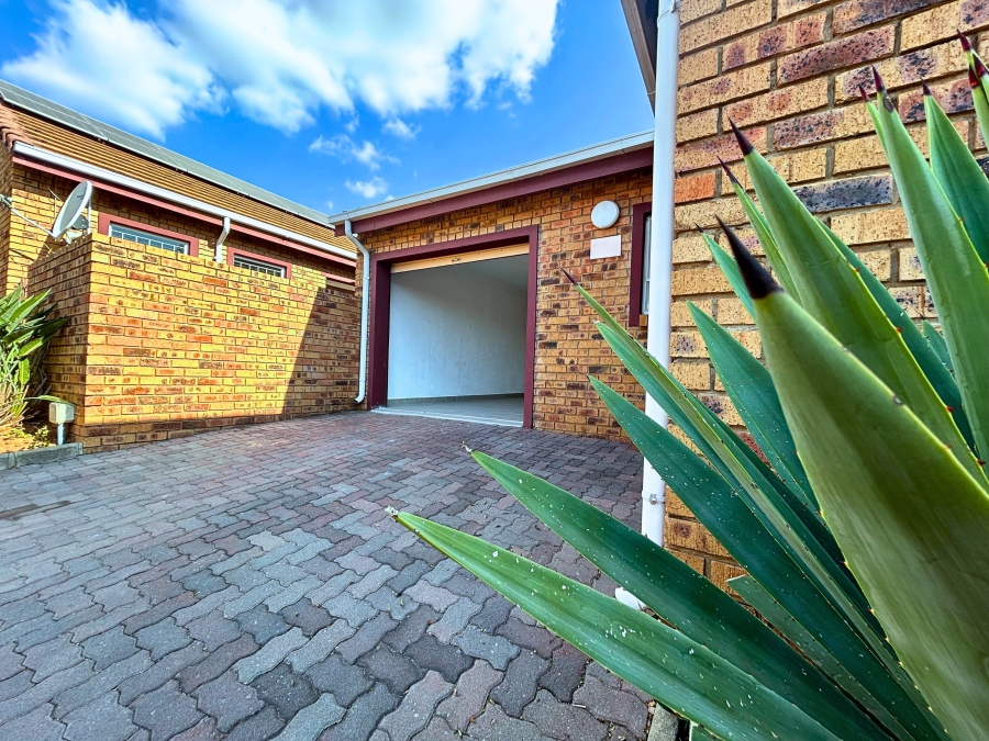 2 Bedroom Property for Sale in Amberfield Gauteng