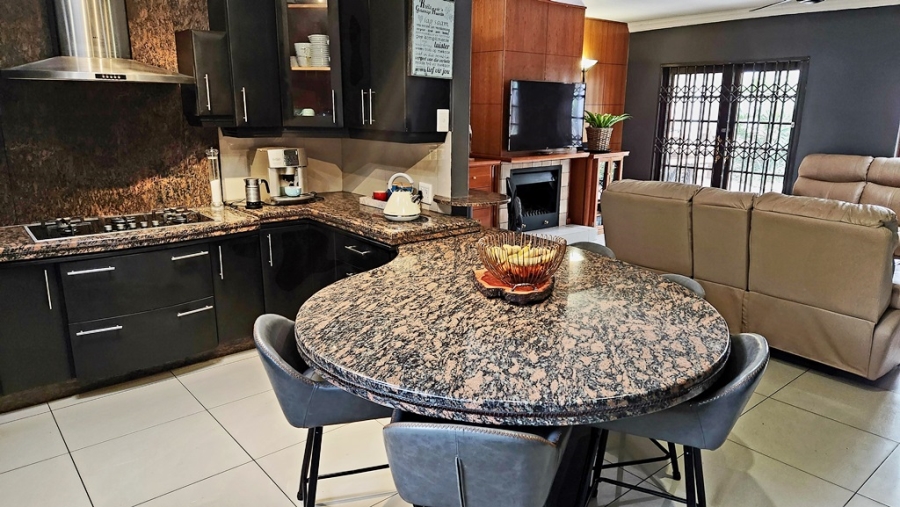 4 Bedroom Property for Sale in Eldoraigne Gauteng
