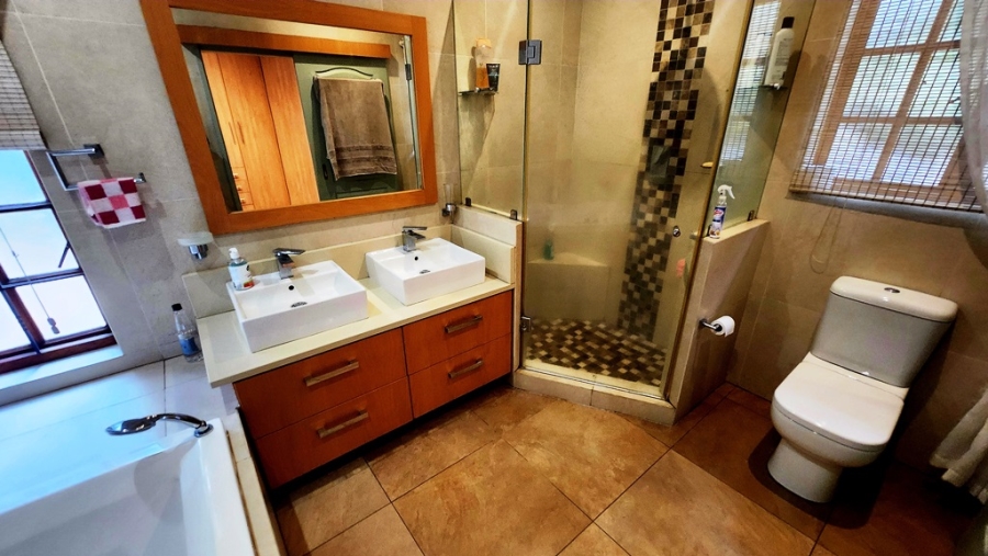 4 Bedroom Property for Sale in Eldoraigne Gauteng