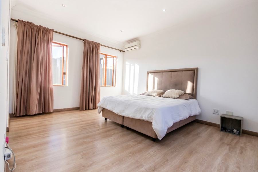 4 Bedroom Property for Sale in Woodmead Gauteng
