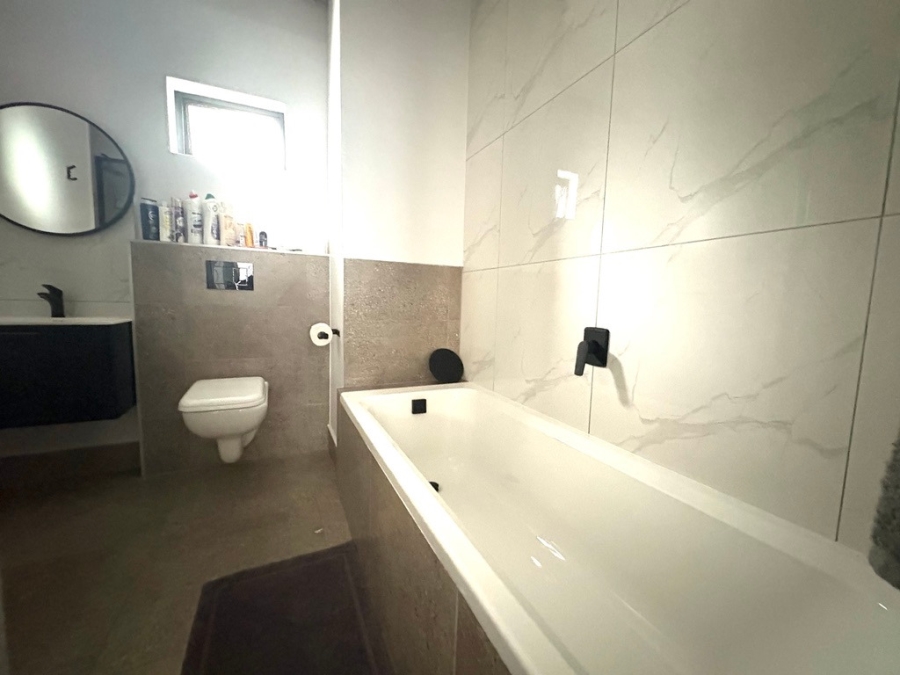 1 Bedroom Property for Sale in Hyde Park Gauteng