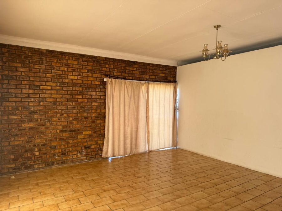 To Let 3 Bedroom Property for Rent in Dunnottar Gauteng