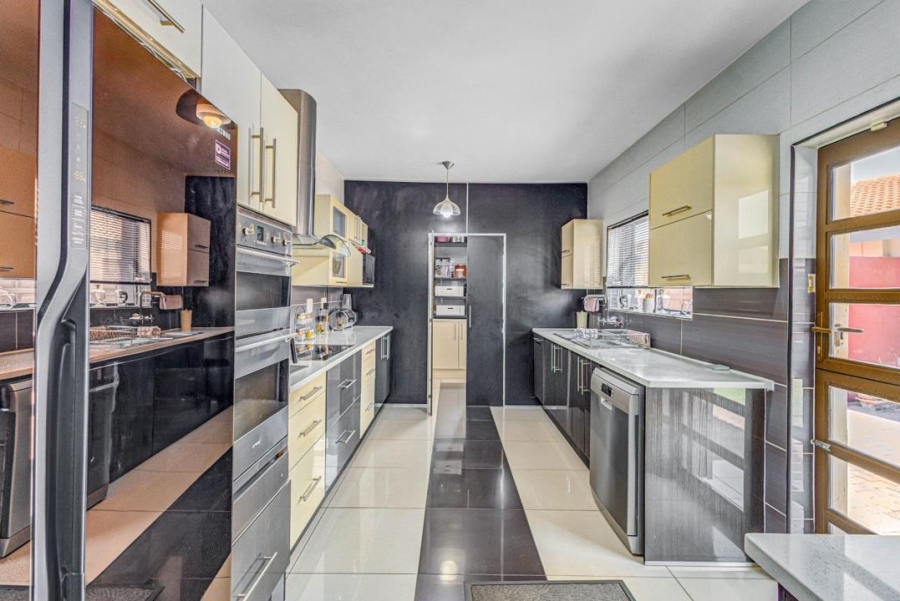 8 Bedroom Property for Sale in Kibler Park Gauteng