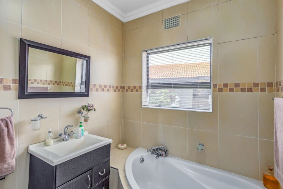 8 Bedroom Property for Sale in Kibler Park Gauteng