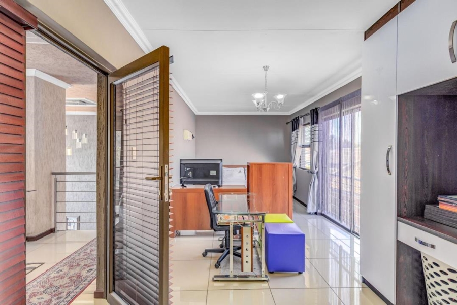 8 Bedroom Property for Sale in Kibler Park Gauteng