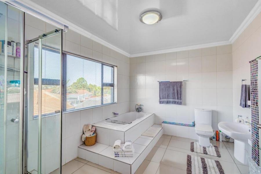 8 Bedroom Property for Sale in Kibler Park Gauteng
