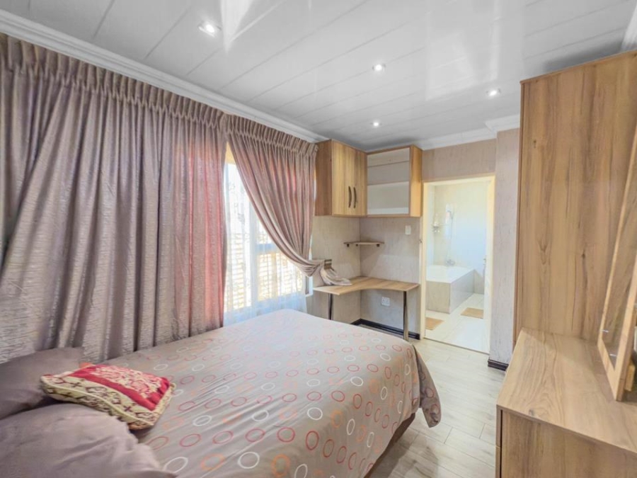 8 Bedroom Property for Sale in Kibler Park Gauteng