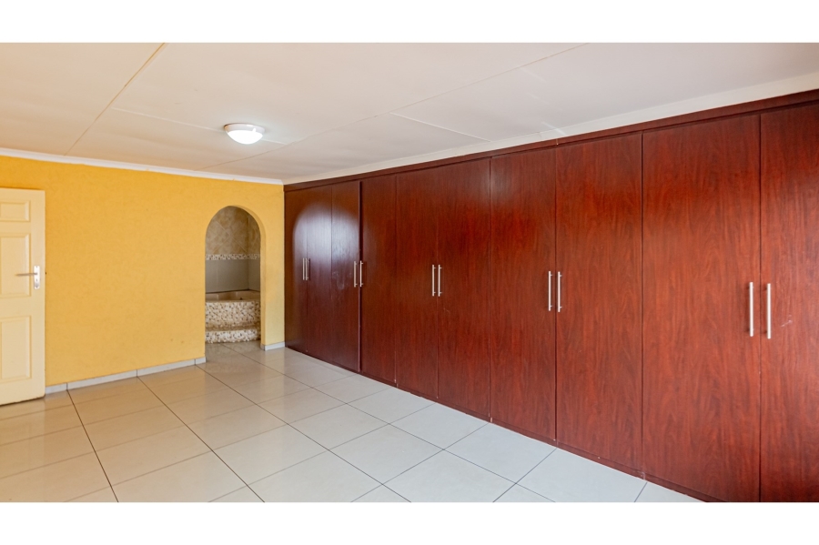 5 Bedroom Property for Sale in Naturena Gauteng