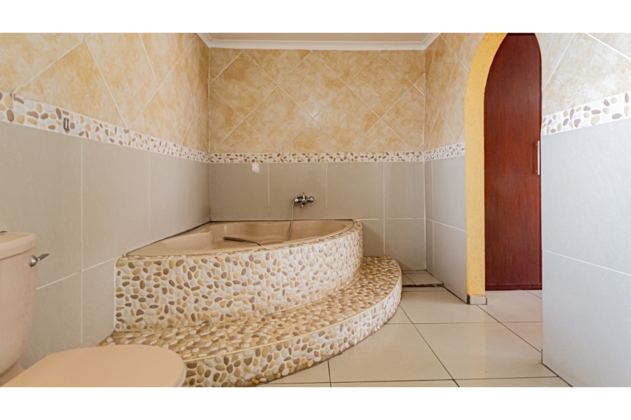 5 Bedroom Property for Sale in Naturena Gauteng