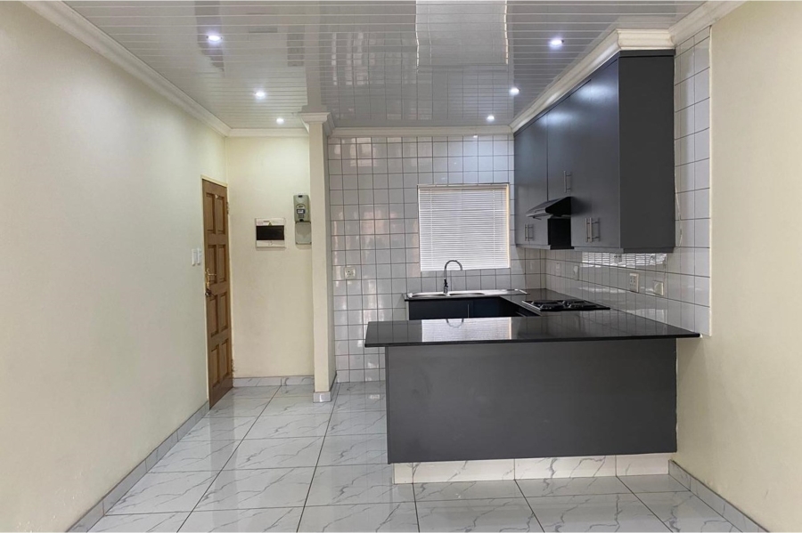 To Let 2 Bedroom Property for Rent in Vorna Valley Gauteng