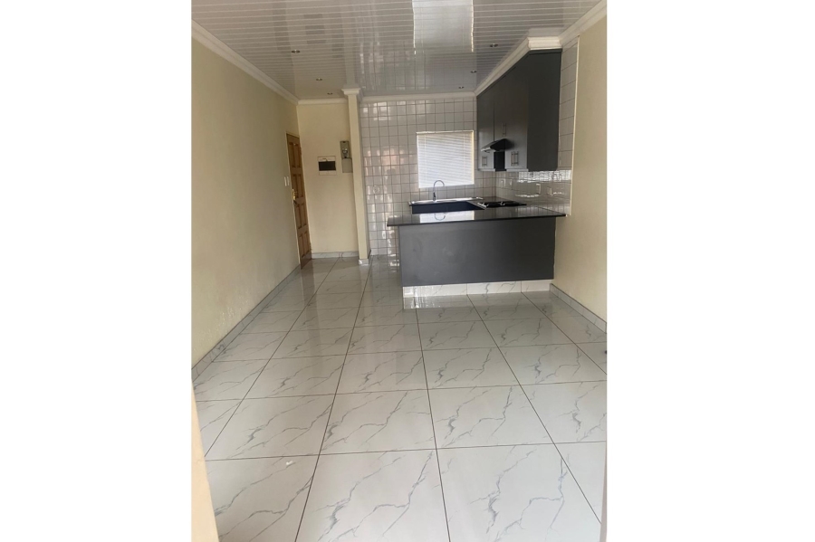 To Let 2 Bedroom Property for Rent in Vorna Valley Gauteng
