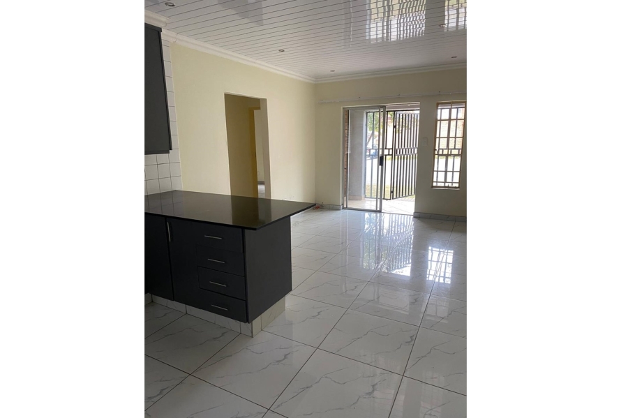 To Let 2 Bedroom Property for Rent in Vorna Valley Gauteng