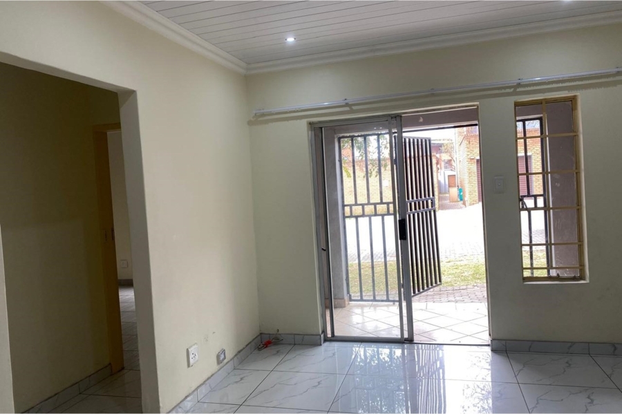 To Let 2 Bedroom Property for Rent in Vorna Valley Gauteng