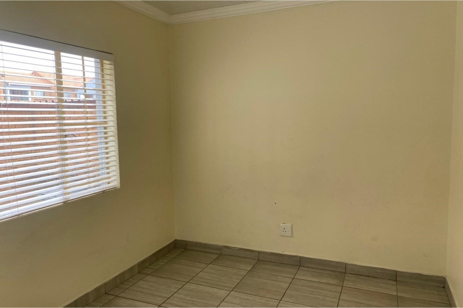 To Let 2 Bedroom Property for Rent in Vorna Valley Gauteng