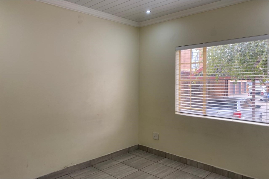 To Let 2 Bedroom Property for Rent in Vorna Valley Gauteng