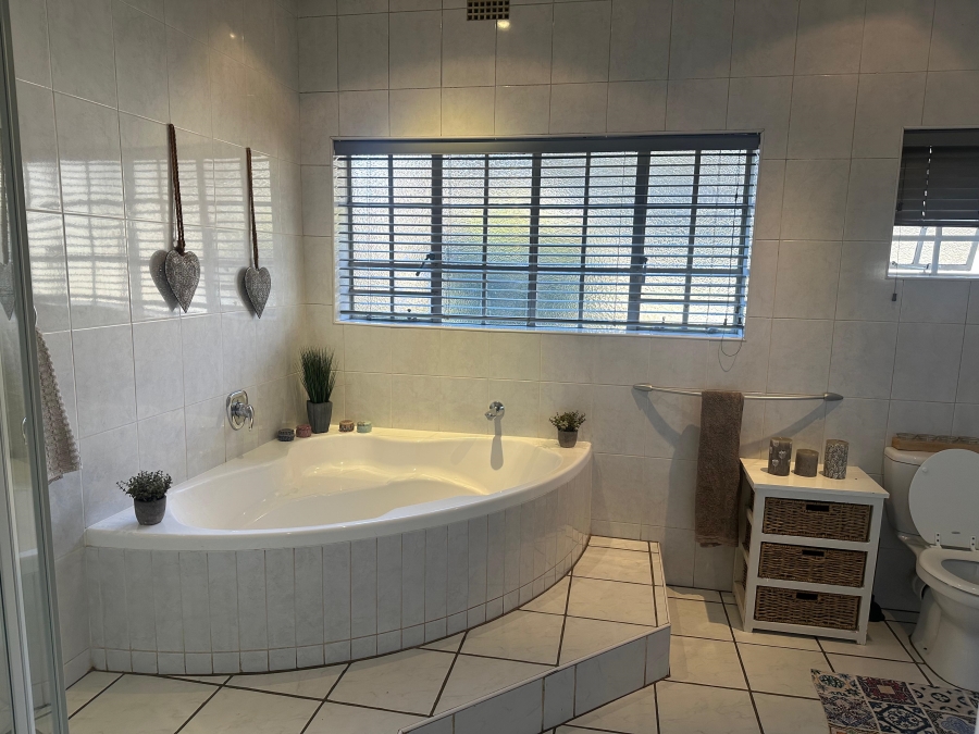 4 Bedroom Property for Sale in Dunvegan Gauteng