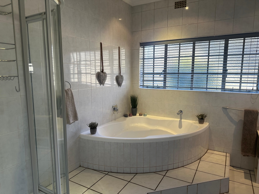 4 Bedroom Property for Sale in Dunvegan Gauteng
